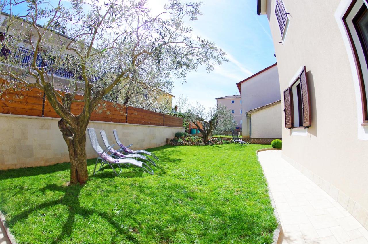 Apartments Tina & Denis Pula Exterior foto